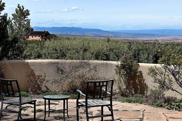 213 Tano Road, Santa Fe, NM 87506