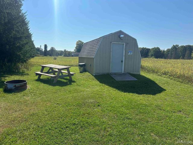 4865 M67 Road, Chatham, MI 49816