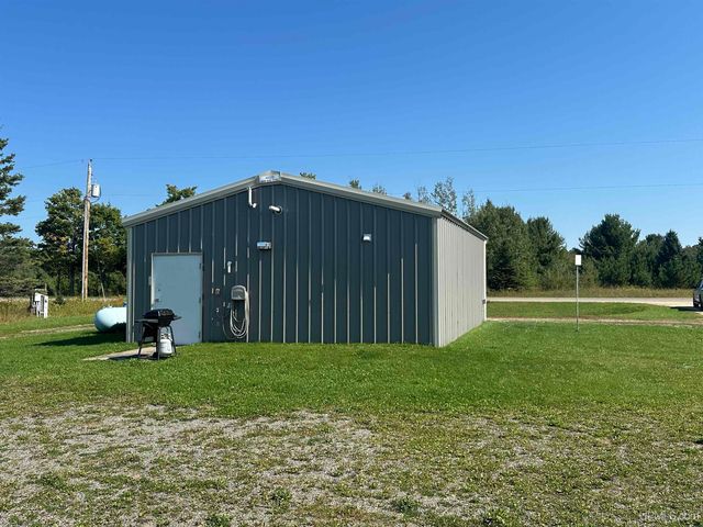 4865 M67 Road, Chatham, MI 49816