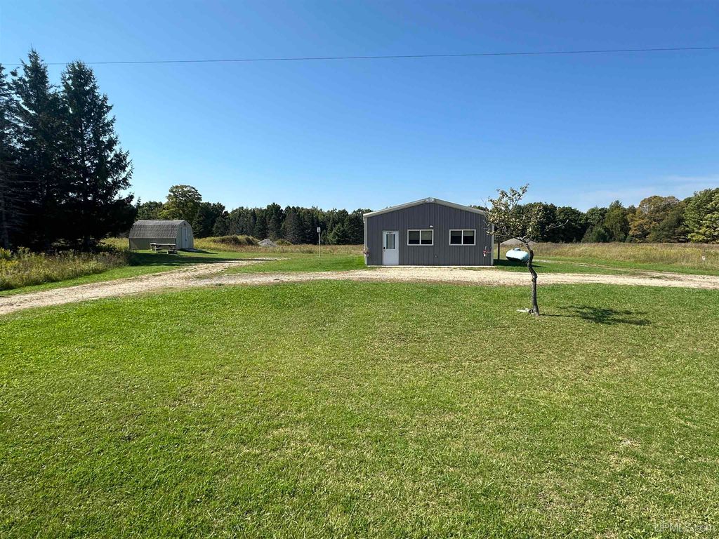 4865 M67 Road, Chatham, MI 49816