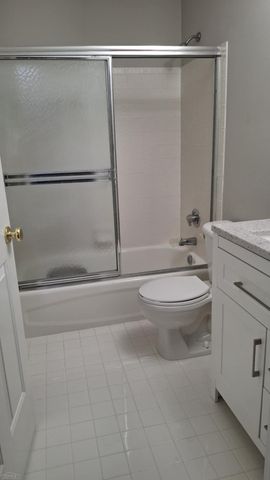 5498 Greenway Drive 47, Trenton, MI 48183