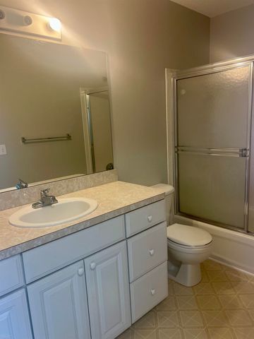 5498 Greenway Drive 47, Trenton, MI 48183