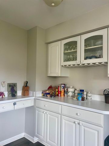 5498 Greenway Drive 47, Trenton, MI 48183