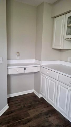 5498 Greenway Drive 47, Trenton, MI 48183