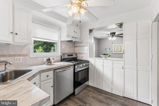 822 WYNDOM TER, Secane, PA 19018