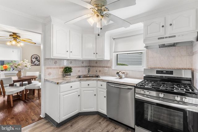 822 WYNDOM TER, Secane, PA 19018