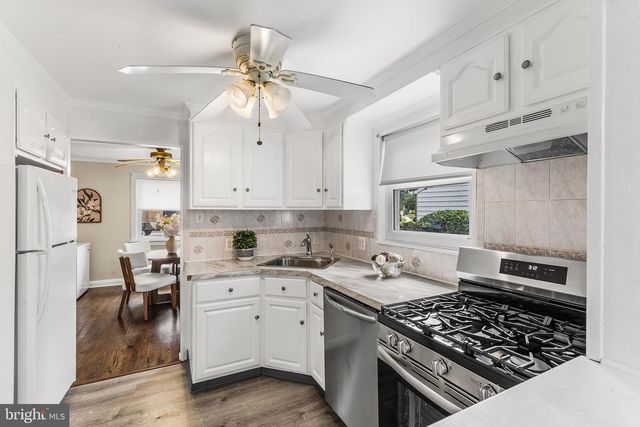 822 WYNDOM TER, Secane, PA 19018