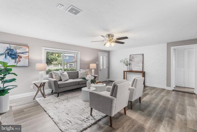 822 WYNDOM TER, Secane, PA 19018