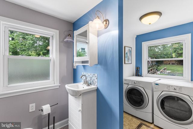 822 WYNDOM TER, Secane, PA 19018