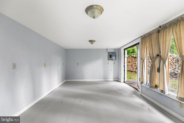 822 WYNDOM TER, Secane, PA 19018