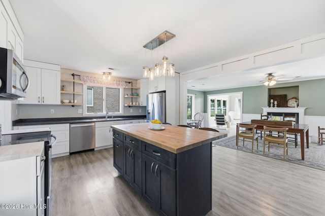 824 Pelican Drive, New Bern, NC 28560