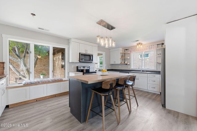 824 Pelican Drive, New Bern, NC 28560