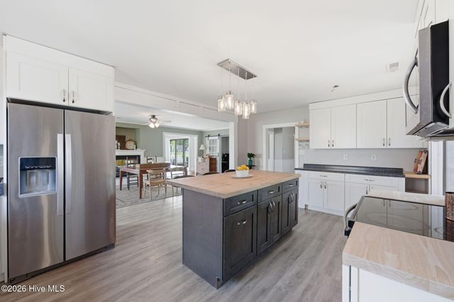 824 Pelican Drive, New Bern, NC 28560