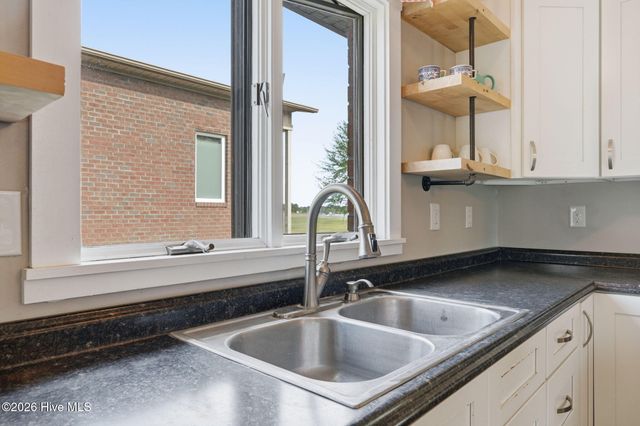 824 Pelican Drive, New Bern, NC 28560