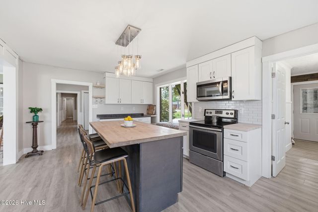 824 Pelican Drive, New Bern, NC 28560