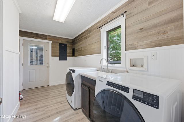 824 Pelican Drive, New Bern, NC 28560