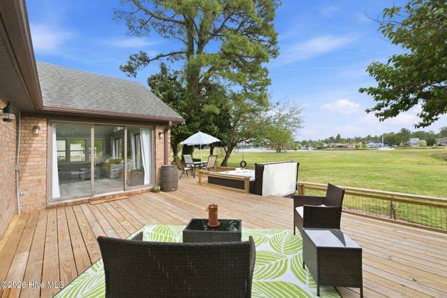 824 Pelican Drive, New Bern, NC 28560