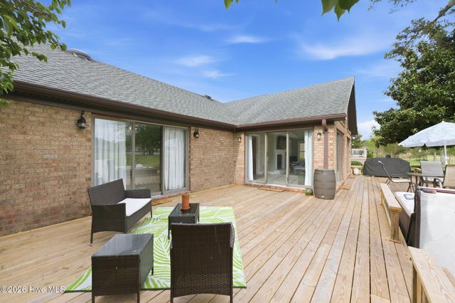 824 Pelican Drive, New Bern, NC 28560