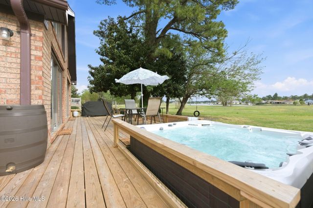 824 Pelican Drive, New Bern, NC 28560