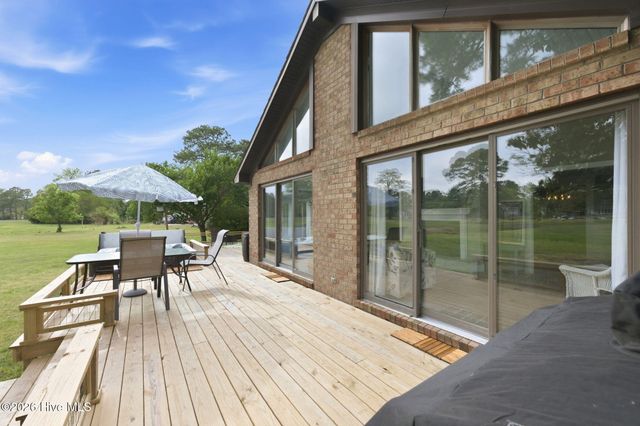 824 Pelican Drive, New Bern, NC 28560