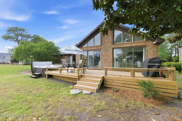 824 Pelican Drive, New Bern, NC 28560