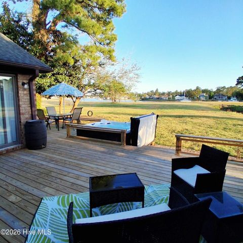 824 Pelican Drive, New Bern, NC 28560