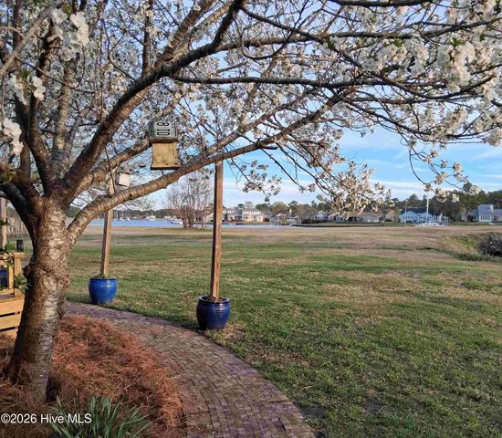 824 Pelican Drive, New Bern, NC 28560