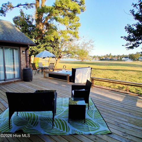 824 Pelican Drive, New Bern, NC 28560