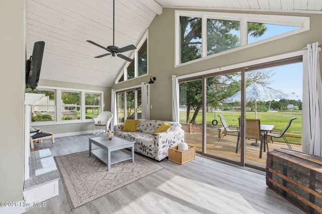 824 Pelican Drive, New Bern, NC 28560