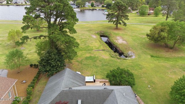 824 Pelican Drive, New Bern, NC 28560