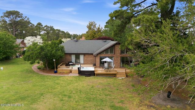 824 Pelican Drive, New Bern, NC 28560