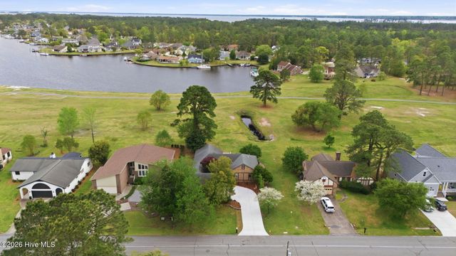 824 Pelican Drive, New Bern, NC 28560