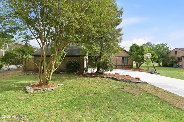 824 Pelican Drive, New Bern, NC 28560