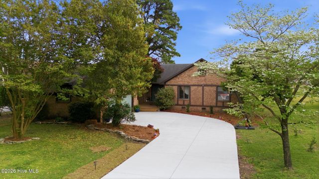 824 Pelican Drive, New Bern, NC 28560