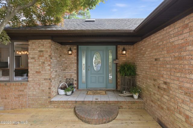 824 Pelican Drive, New Bern, NC 28560