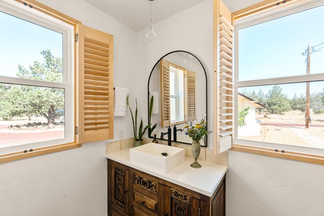 4455 NE Vaughn Avenue, Terrebonne, OR 97760