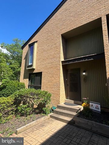 3131 GUYSBOROUGH DR, Fairfax, VA 22031