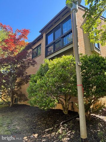 3131 GUYSBOROUGH DR, Fairfax, VA 22031