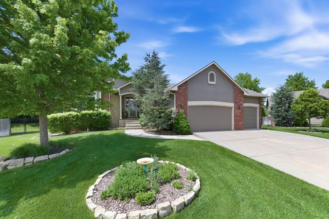 425 S Fawnwood Ct, Wichita, KS 67235