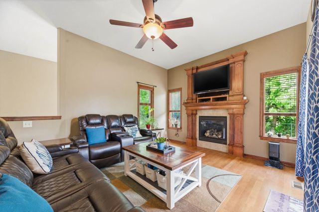 425 S Fawnwood Ct, Wichita, KS 67235