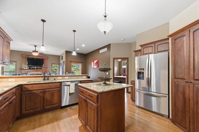 425 S Fawnwood Ct, Wichita, KS 67235