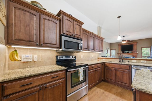 425 S Fawnwood Ct, Wichita, KS 67235