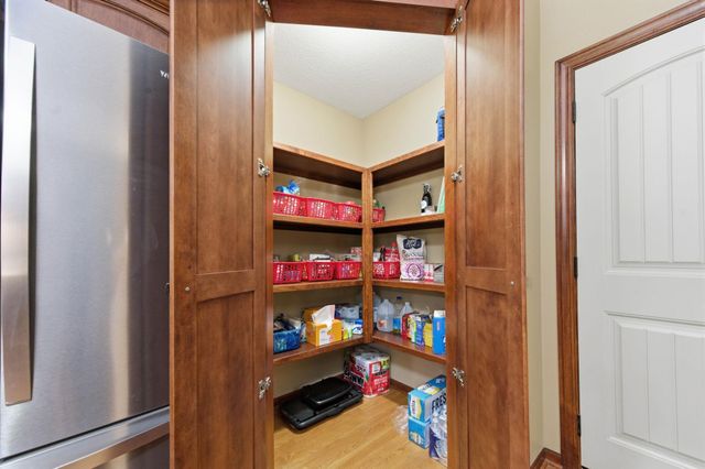 425 S Fawnwood Ct, Wichita, KS 67235