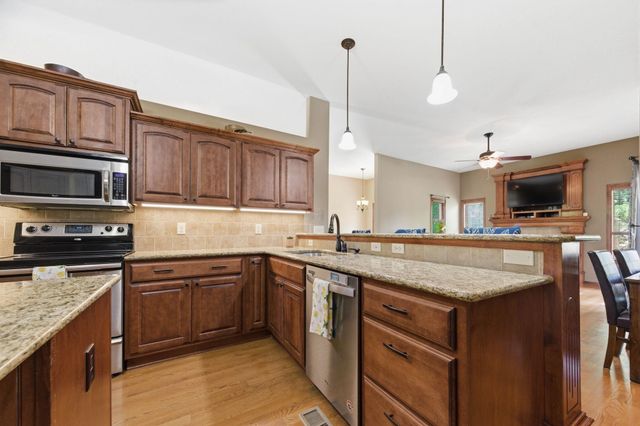 425 S Fawnwood Ct, Wichita, KS 67235