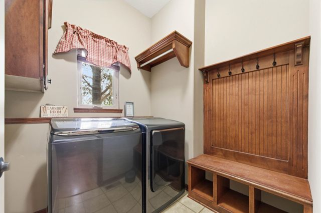 425 S Fawnwood Ct, Wichita, KS 67235