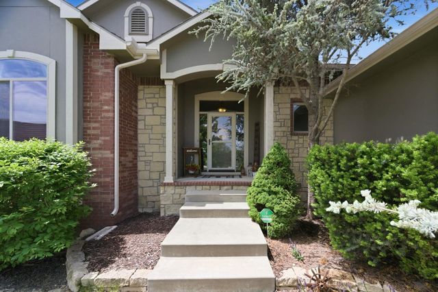 425 S Fawnwood Ct, Wichita, KS 67235