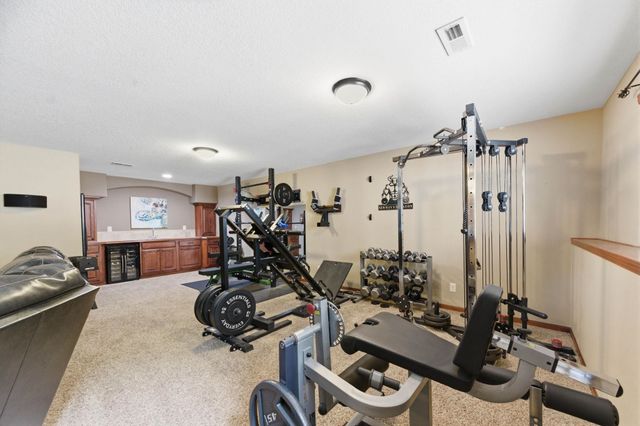 425 S Fawnwood Ct, Wichita, KS 67235