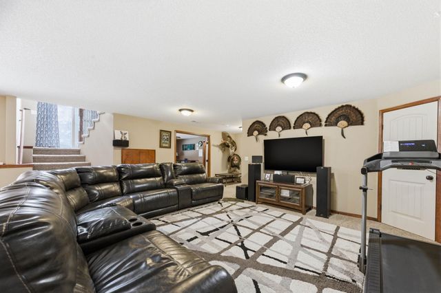 425 S Fawnwood Ct, Wichita, KS 67235