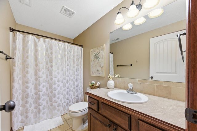 425 S Fawnwood Ct, Wichita, KS 67235