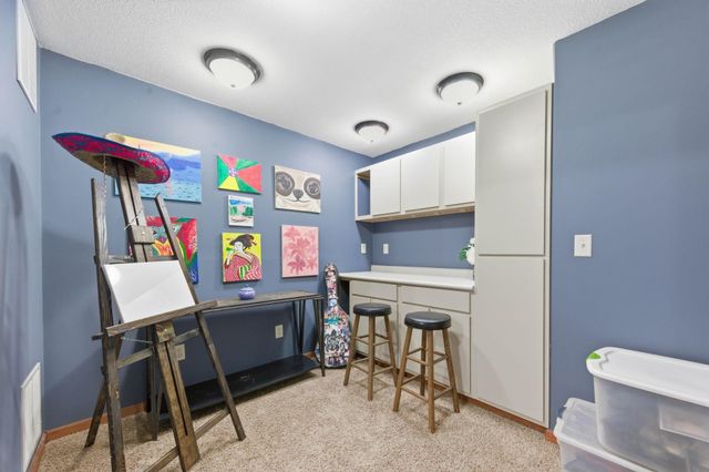 425 S Fawnwood Ct, Wichita, KS 67235